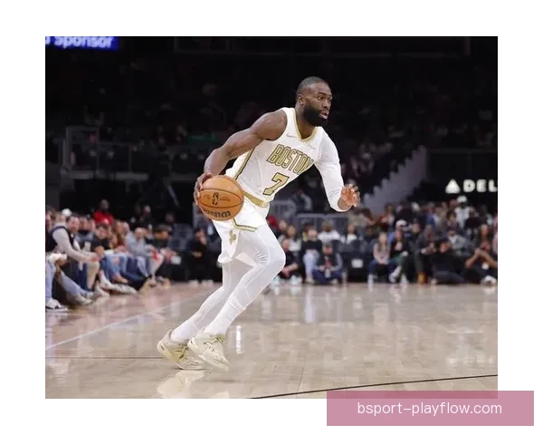 布朗赛季第33次砍三十分追平皮尔斯纪录坦言面对雷霆渴望全力取胜